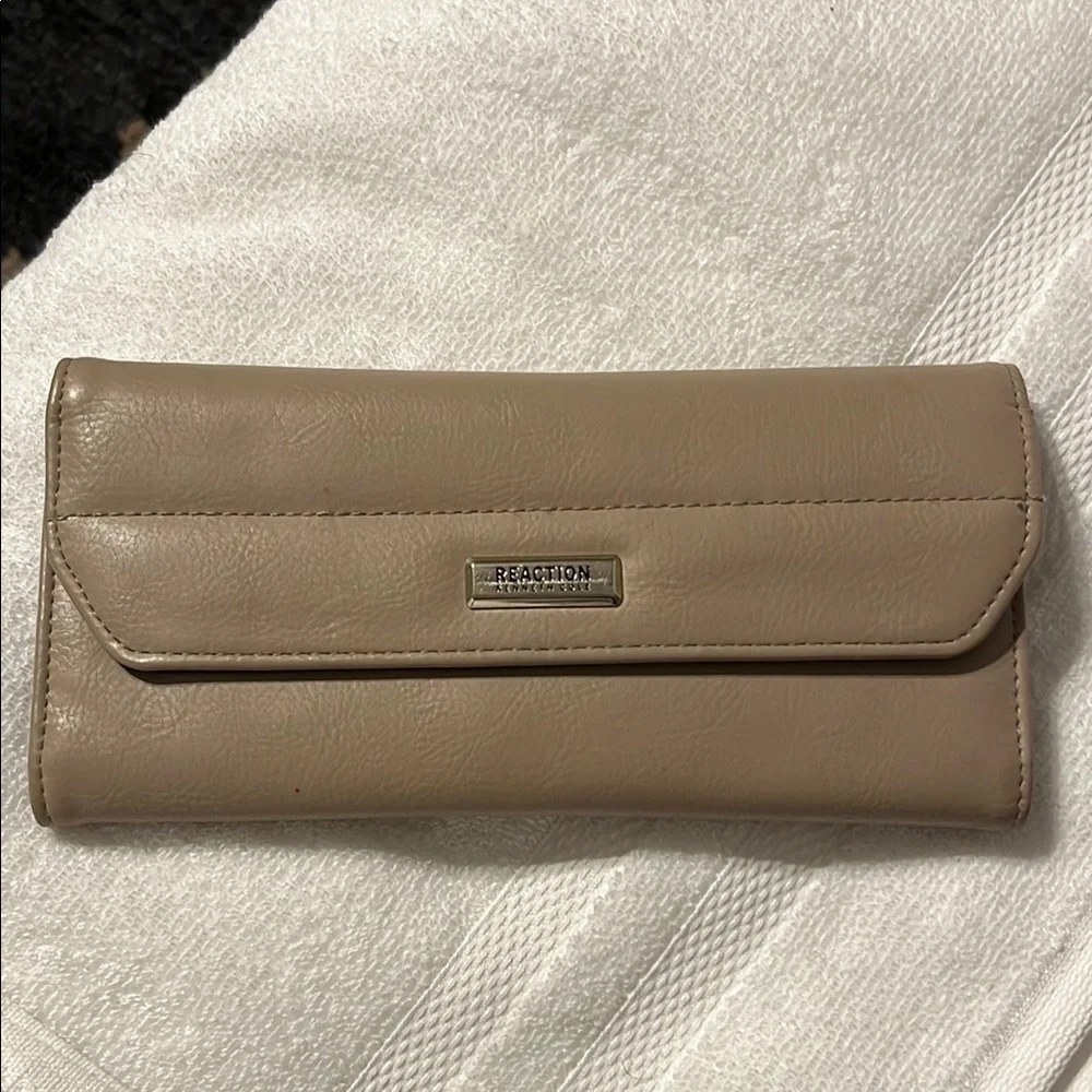 Kenneth Cole Reaction Tan Women's Wallet